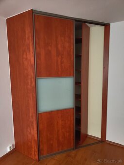 Predám vstavanú skriňu - 2