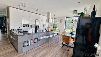 NADŠTANDARDNÝ 5 izbový dom Jánošíkova / Piešťany - 2