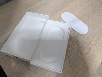 krabica iphone 16 - 2