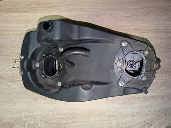 Ducati 848 airbox - 2