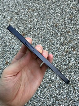 IPhone 12 - baterie 94% - 2