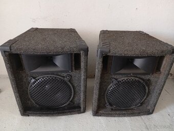 Dvojpásmové reprobedne 2x300W MAX. - 2