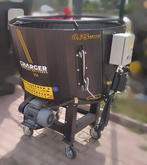 Stacionárny krmný voz Celikel Charger - 2