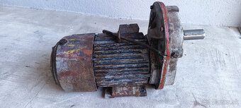 Elektromotor s prevodovkou - 2