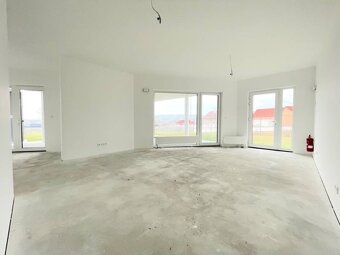 NA PREDAJ 1,5-IZBOVY APARTMÁN S TERASOU, STUPAVA. - 2