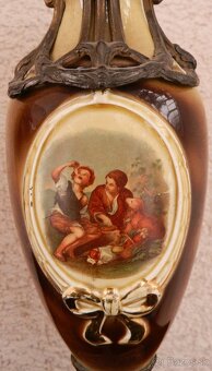 Párové vázy s kovovou montážou okolo 1900 - 2