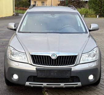 Škoda Octavia 2 SCOUT 2.0 TDi 103kw 4x4 XENON VYHREV - 2