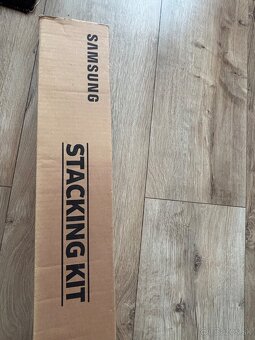 Medzikus medzi práčku a susicku značky Samsung - 2