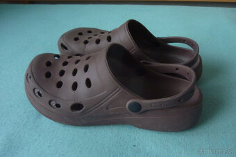 Detské šlapky typu Crocs- hnedé, veľ. 40/41, výborný stav - 2