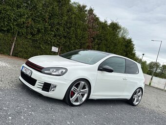 Volkswagen Golf 2.0 TFSI GTI - 2