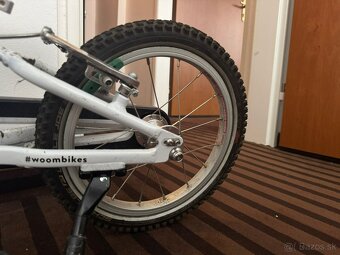 DETSKÝ BICYKEL ZNAČKY WOOM S PRILBOU - 2