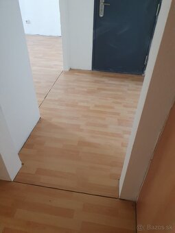 Montaz plavajucej podlahy,stierky,malovky,maliarske prace. - 2