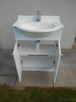 Skrinka s umývadlom - 2