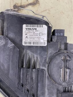 Xenon Pravý  Volvo V50 - 2