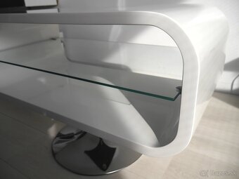 Dizajnový biely lakovaný konferenčný/TV stolík. - 2