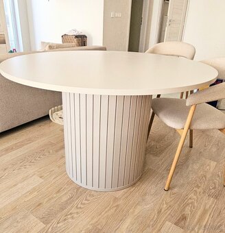 Jedálenský stôl - 2