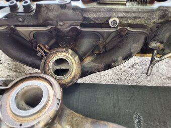 BMW n63b44A hlava motoru - 2