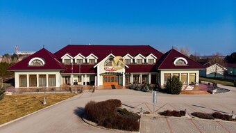 Na PREDAJ novostavba Hotel s reštauráciou a priestranným par - 2