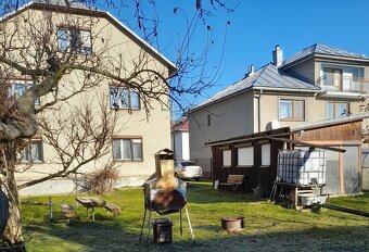 Rodinný dom vo vyhľadávanej lokalite so záhradou a garážou, - 2