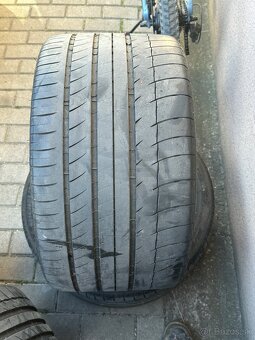 Predám pneu Micheli 305/30 R19 - 2