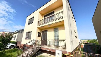 NA PREDAJ 4 IZB. RODINNÝ DOM S GARÁŽOU, POZEMOK 1056M2, ROVE - 2