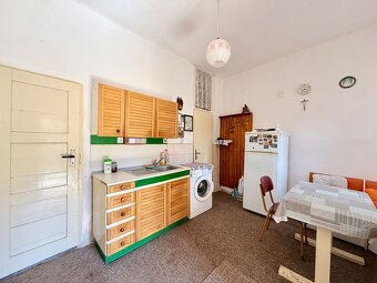 BUKOVEC - 4 IZBOVÝ RD V DOBROM STAVE POZEMOK 1.104 M2 - 2