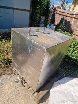 Uzavretá nerezová nádoba 870L - 2