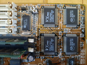 Retro zakladna doska PCChips M537 V5.1 + RAM + CPU - 2