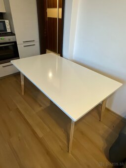 Kuchynský stôl z Jysku masívne drevo - 2