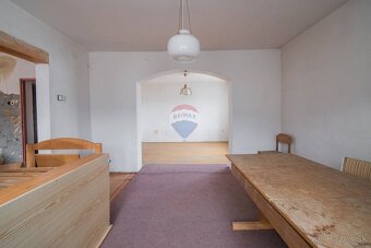 REZERVOVANÉ Viacgeneračný rodinný dom s obrovským potenciálo - 2