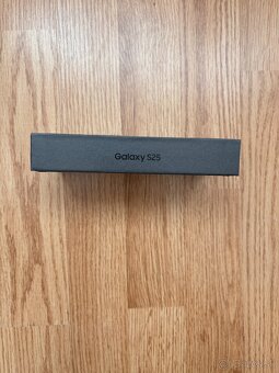 Samsung Galaxy S25 5G Šedá 512GB - 2