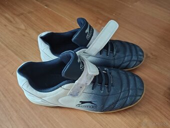 Predám Adidas botasky veľkosť 38 a halovky veľkosť 38 - 2