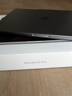 Apple Macbook Pro M2 16” 16GB ram, 512ssd - 2