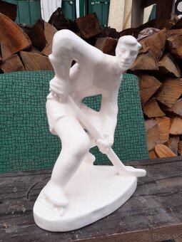 Predám sošku hokejista - 2