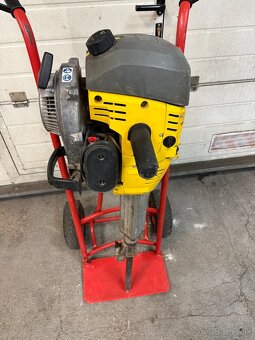 2. Benzínové búracie kladivo Wacker Neuson BH55 - 2