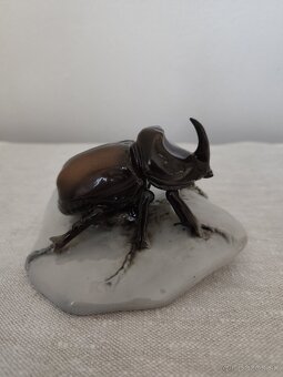 Royal dux chrobák porcelánová soška - 2