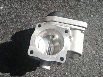 škrtiaca klapka 1,4 16v nova - 2