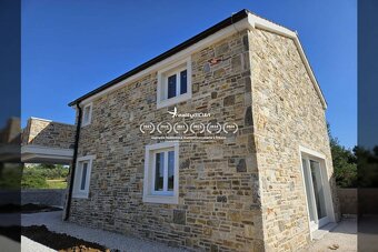 Vrsi - Kamenný dom - na predaj - 2