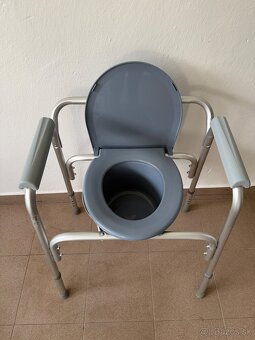 Toaletná stolička pre seniorov - 2