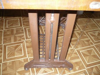 Železný stolík - 2