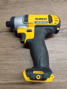 Dewalt DCF815 rázový uťahovák - 2