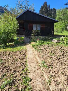 Záhradná chatka na slnečnom pozemku v Likavke pod Čebratom - 2