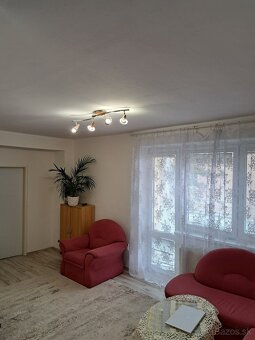 Prenájom - 2 izbový byt s balkónom- sídlisko Lány - 2