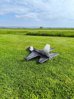 Predám RC stíhačku F-16 - 2