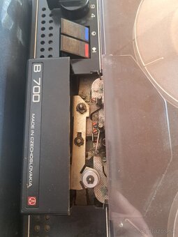 Kotucovy magnetofon Tesla B700 - 2