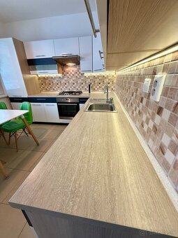 NA PREDAJ: 3-izbový byt po kompletnej rekonštrukcii - 2