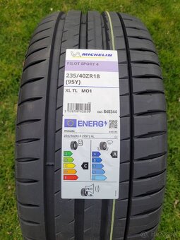235/40 R18 Michelin - 2