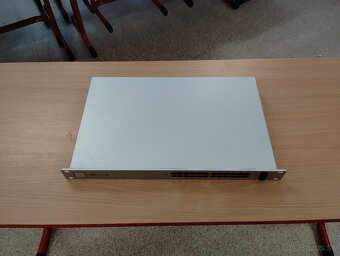 Ubiquiti Unifi POE switch US-24-250W. Rezervovane. - 2