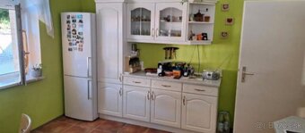 Venkovská bílá kuchyně se spotřebiči,4895 - 2
