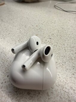 Predám Apple AirPods 4 s aktívnym potlačením hluku - 2